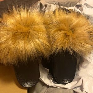 Women’s fur slides